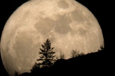 Super Lună şi eclipsă de Lună