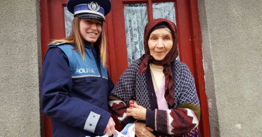 "Un zâmbet pe chipul vârstnicilor noştri" - acţiune umanitară a poliţiştilor clujeni