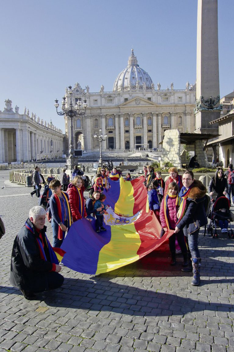 cor de copii din Cluj l-a colindat pe Papa Francisc