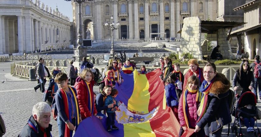 cor de copii din Cluj l-a colindat pe Papa Francisc