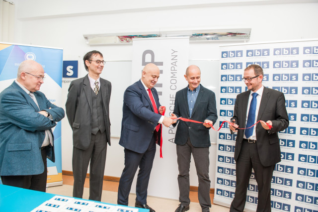Inaugurarea festivă a laboratoarelor de informatică la UBB Cluj 1 inagurare laboratea informatica FSEGA Cluj e1450113741396