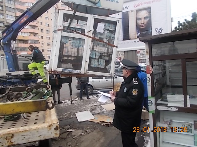 Chioșcurile amplasate ilegal pe străzile din Cluj au fost ridicate de autorităţi