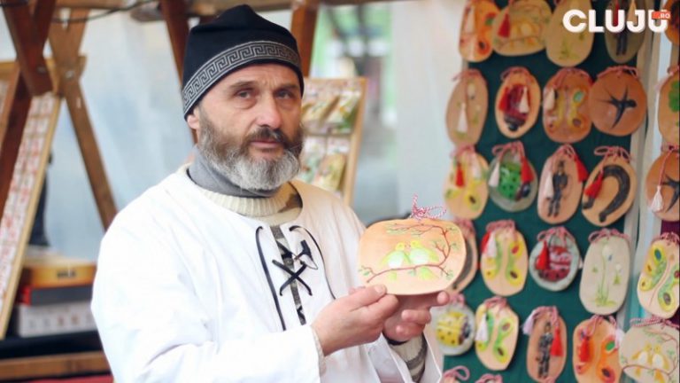 VIDEO REPORTAJ Traian Andras – artizan „geto-dac” din Cluj despre originea Mărţişorului 2 Traian Andras martisor