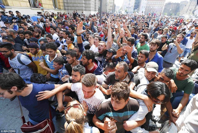 Romania va acorda peste 500.000 de lei pentru ajutorarea refugiatilor
