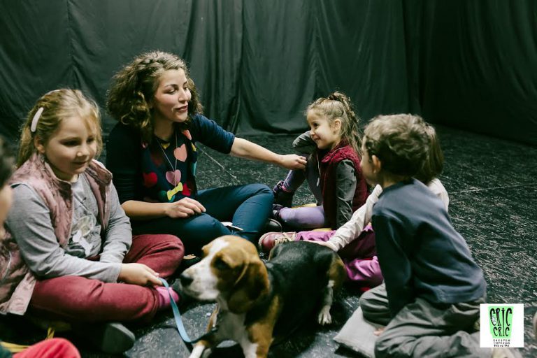 Program educativ inedit pentru copiii din Cluj: atelier de dezvoltare alături de căţei