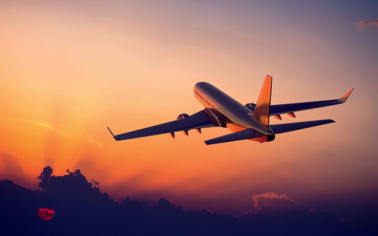 18 trucuri pentru a cumpara un bilet de avion ieftin
