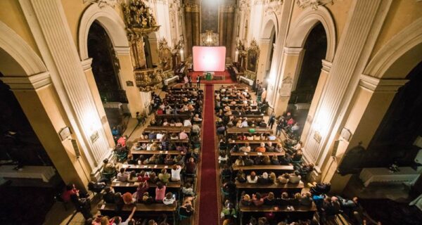 Patimile Ioanei dArc Biserica Sf Treime foto Vlad Cupsa