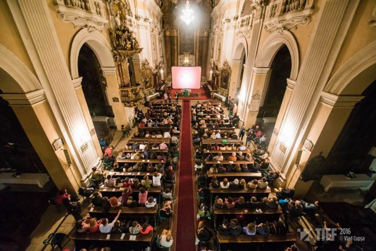 Patimile Ioanei dArc Biserica Sf Treime foto Vlad Cupsa