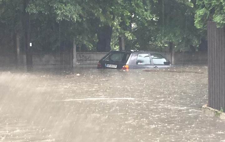 inundatie masina cluj