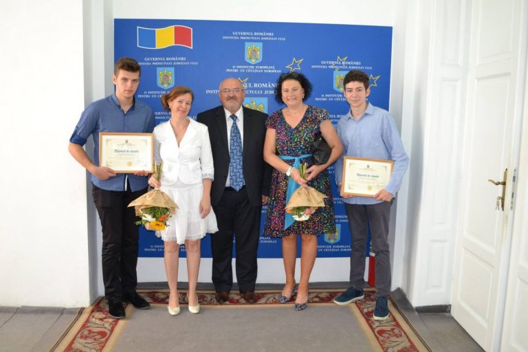 Cei doi elevi din Cluj care au obţinut media 10 la Bacalaureat au primit distincţii din partea prefectului (FOTO) 7 13668769 630149547148494 1319817426347074104 o