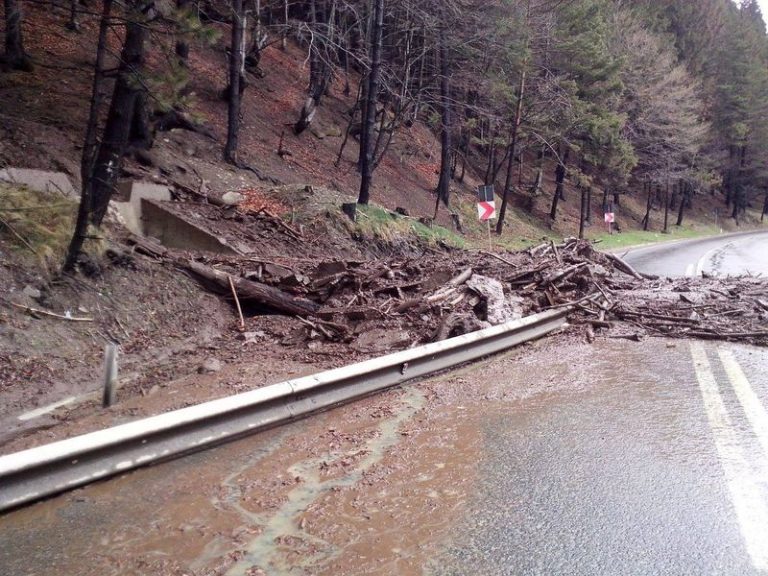 Drumul European 60 dintre Cluj-Napoca şi Oradea este închis din cauza aluviunilor 5 aluviuni ploaie inundatie