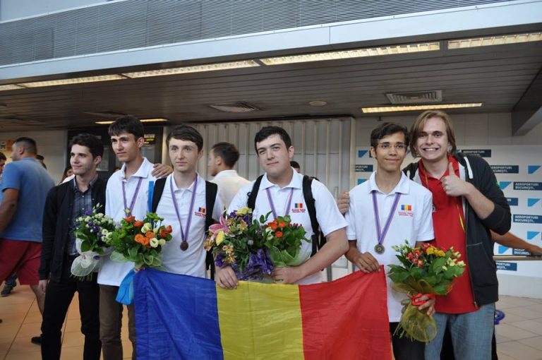 Elevii români au obţinut trei medalii de argint şi o medalie de bronz la Olimpiada Internaţională de Informatică 2016 1 Olimpiada Internaţională de Informatică
