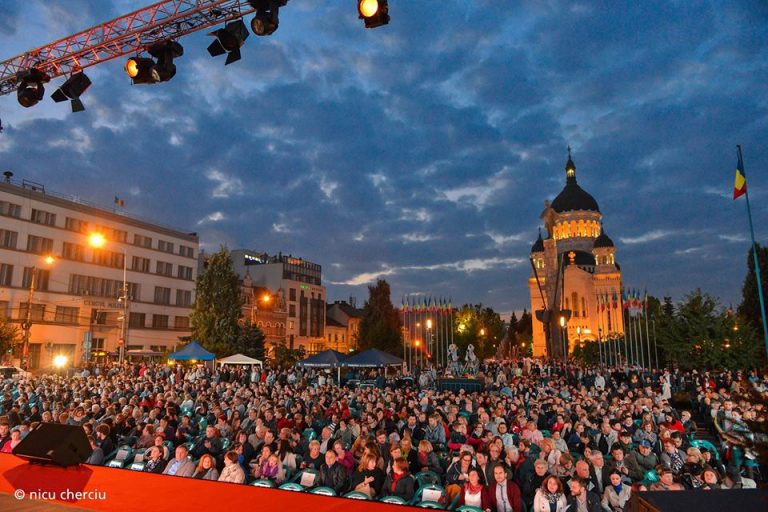 INEDIT - La început de stagiune, Opera din Cluj coboară, din nou, în stradă cu o serată muzicală de excepție 1 "La Operă" - concert în aer liber în Piaţa Avram Iancu din Cluj-Napoca
