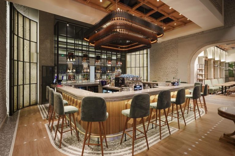 Restaurantul CHIOS, simbol al orașului Cluj-Napoca, s-a redeschis după mai bine de nouă luni de renovări (FOTO) 12 CHIOS