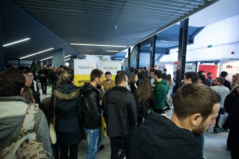 Standul de Demisii în cadrul Târgului de Cariere: E mai bine să rămâi sau să pleci de la job? 15 targ cariere it 2