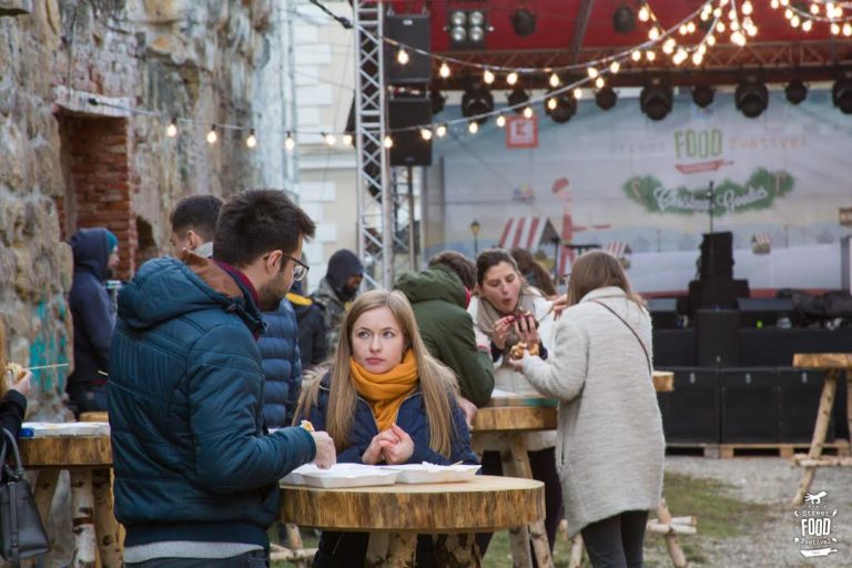 CLUJ | A început Street Food Festival - ediţia de Crăciun 14 Street Food Festival