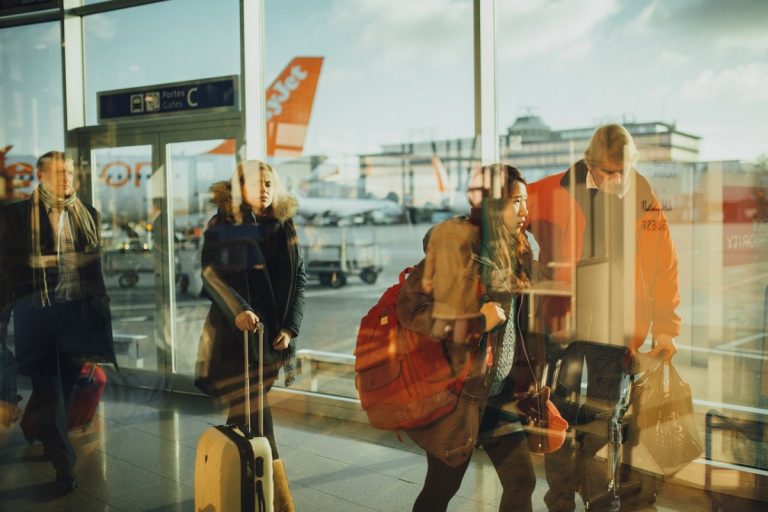 Te întrebi cum ai putea să vizitezi Europa cu bani puţini? Răspunsul îl poţi afla la seminarul „The BEST way to travel” de la Cluj 8 airport 731196 1280