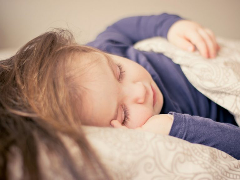 Astăzi sărbătorim Ziua Mondială a Somnului. Sfaturi şi curiozităţi despre somn 2 baby 1151346 1280