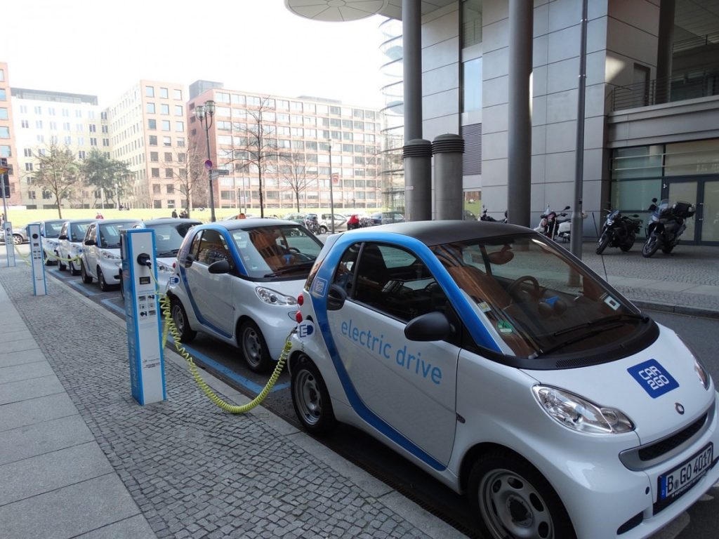 electric car 674862 1280