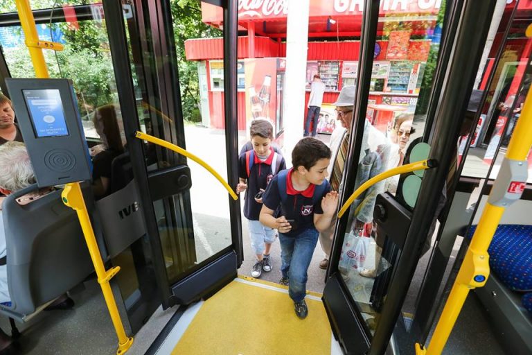 elevi cluj transport in comun ctp autobuz