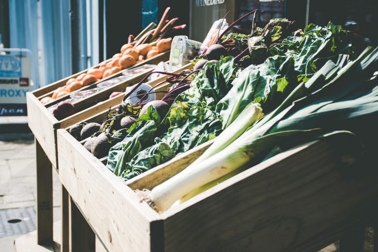 Comercianţii de legume şi fructe din Mănăştur şi Zorilor, verificaţi de Poliţia Locală. S-au dat amenzi de mii de lei 9 food 1836675 1280