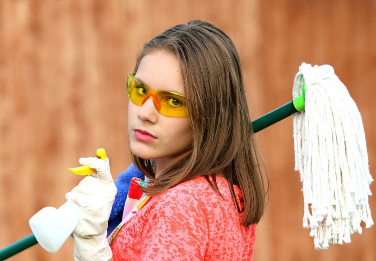 Curăţenia de primăvară? Floare la ureche. Reduceri de până la 50% la electrocasnicele eMag 7 Curăţenia