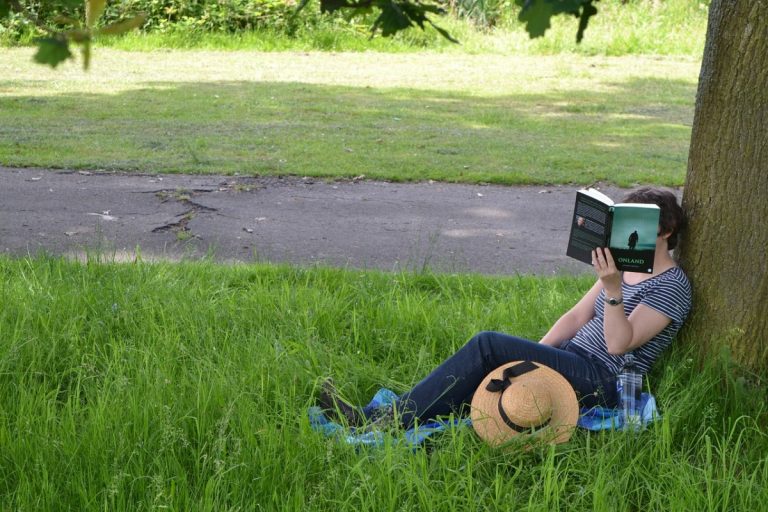 Acces gratuit în Grădina Botanică din Cluj dacă ai o carte la tine 2 intrare libera gradina botanica cluj