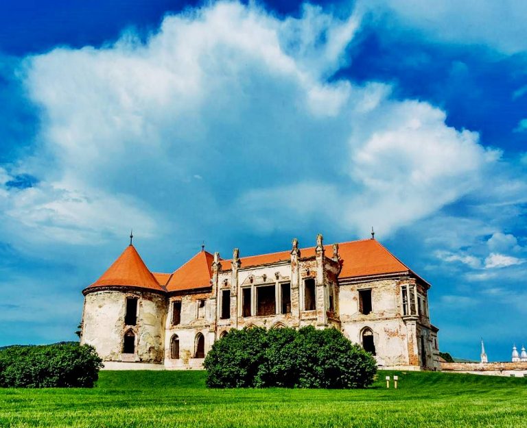 Un castel pe care nu îl poți rata. Vizită la Castelul Banffy din Bonțida - o istorie de 7 secole 1 castelul banffy