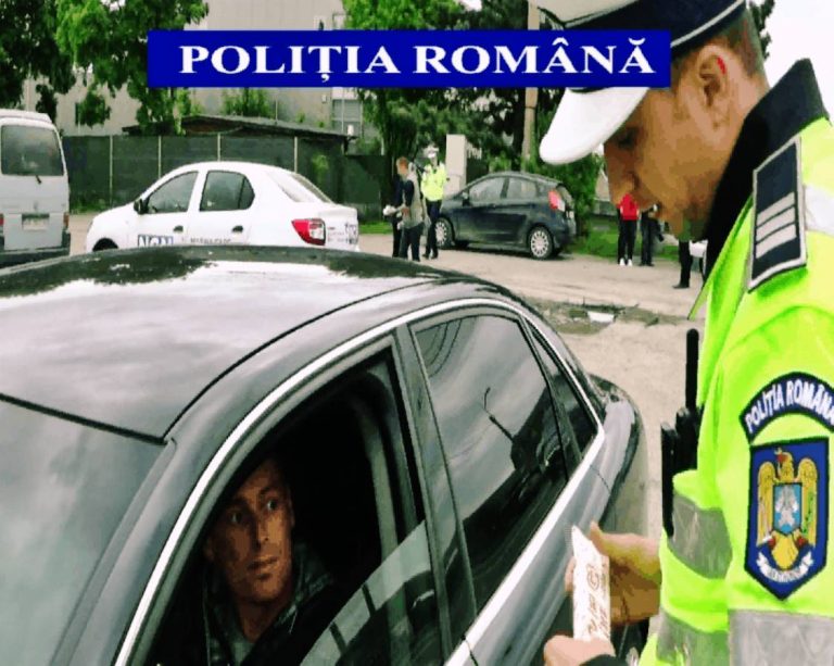 Acţiune inedită a poliţiştilor clujeni. I-au sancţionat pe şoferi cu... îngheţată (VIDEO) 2 politist inghetata