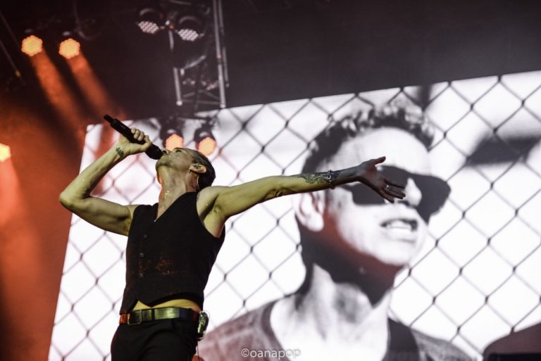 Zeci de mii de oameni la concertul Depeche Mode din Cluj! La final, artiştii au fost aclamaţi şi aplaudaţi minute în şir (VIDEO) 12 Depeche Mode CLujArena credits Oana Pop 104