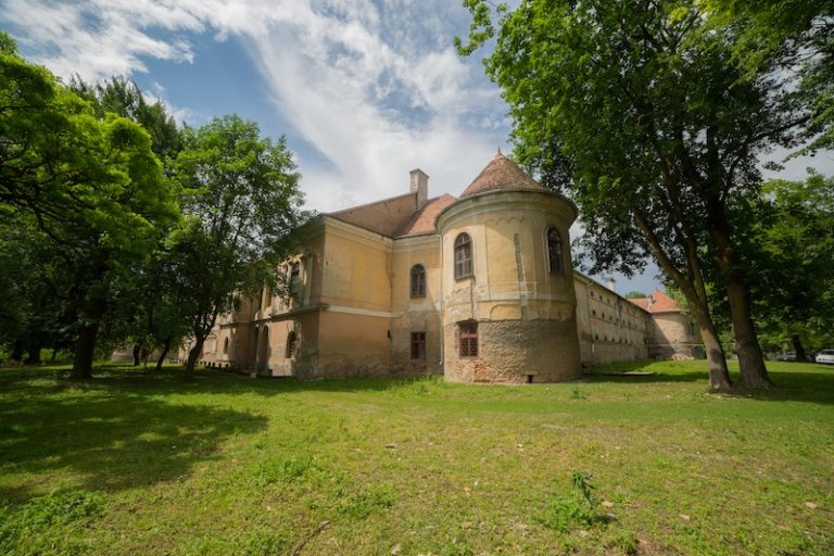Idee de weekend. Vizitează Castelul Gilău - unul din cele mai mari castele ale Transilvaniei (FOTO) 2 castelul gilau