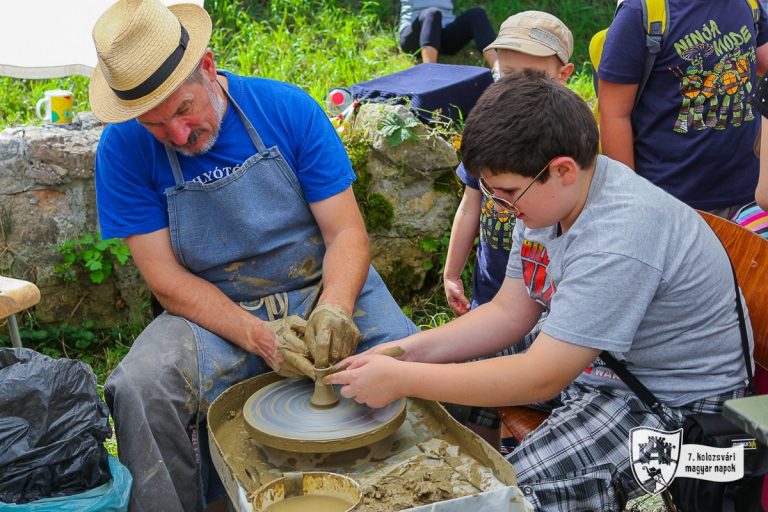 Programul de astăzi şi mâine la Zilele Culturale Maghiare din Cluj-Napoca. Zeci de activităţi pregătite pentru clujeni şi turişti 9 Zilele Culturale Maghiare din Cluj-Napoca