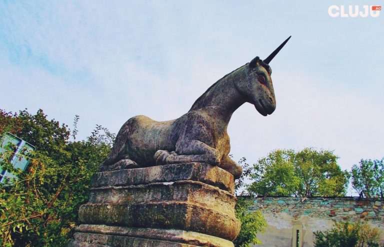 Castelul Korniș din Mănăstirea – "Castelul cu inorogi" devenit ruină
