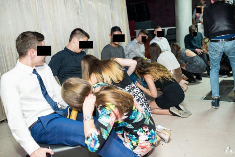 Imagini obscene la Balul Bobocilor al unui liceu din Cluj-Napoca. Una din probe a stârnit furia internauţilor (FOTO) 6 balul bobocilor cluj-napoca