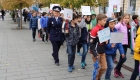 Peste 200 de copii din Cluj-Napoca au participat la un marş de sensibilizare privind numărul ridicat de accidente rutiere