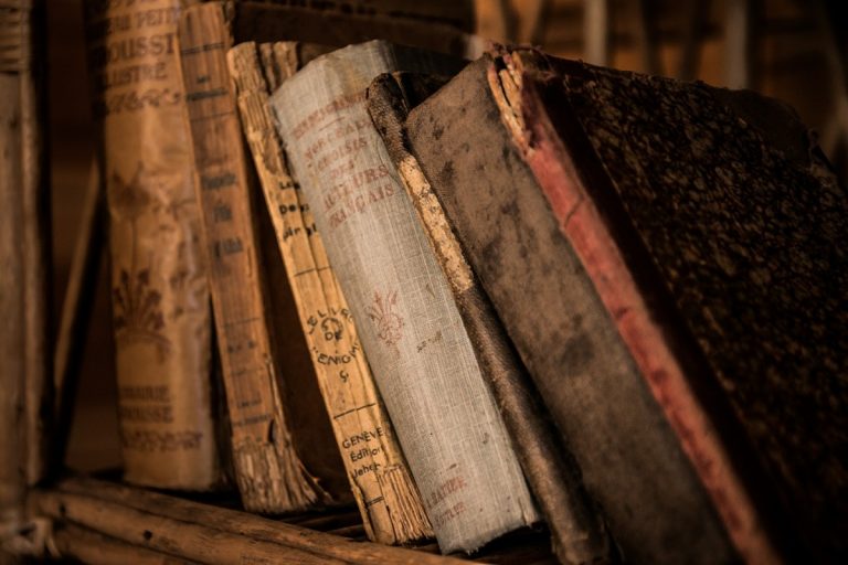 Finala concursului "Bătălia cărților" va avea loc la Biblioteca Judeţeană ,,Octavian Goga” Cluj 9 old books 436498 1920