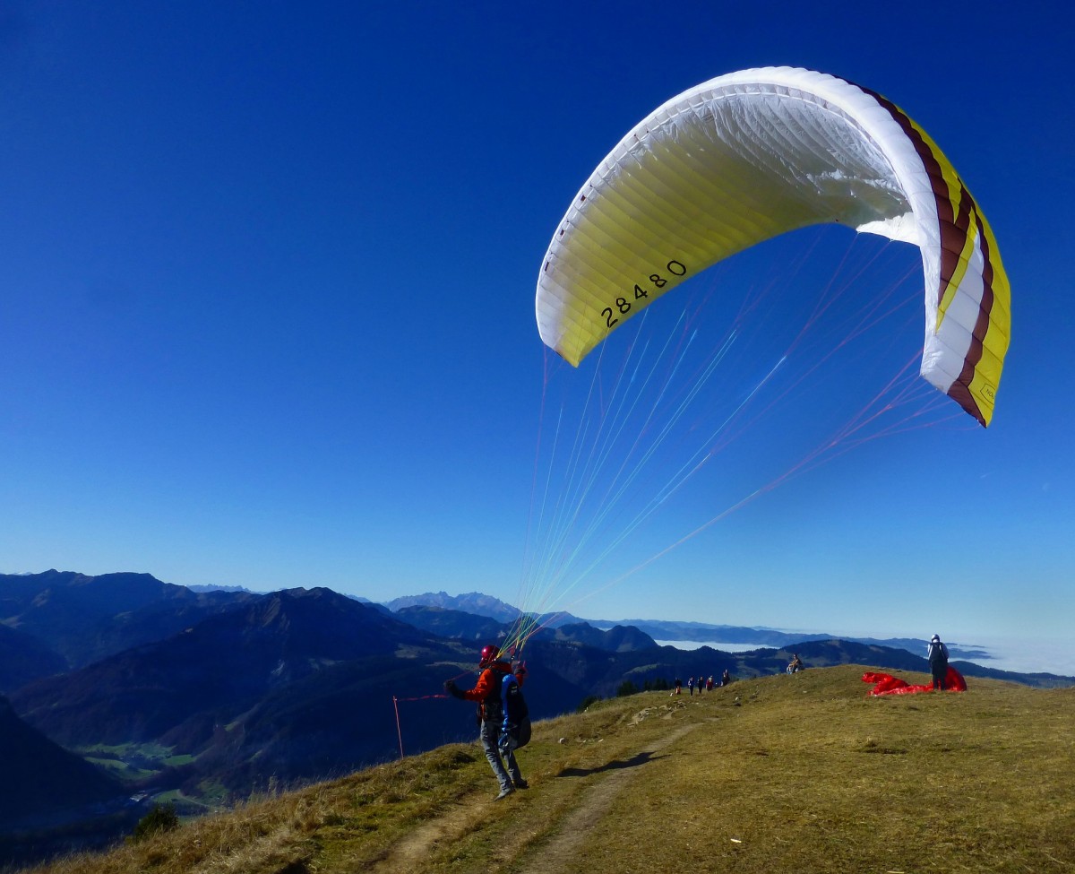 paraglider 2184969 1920