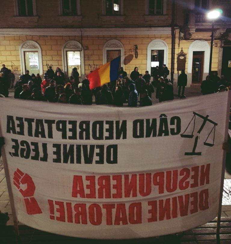 Manifestare de susţinere la Cluj-Napoca a procurorului-şef DNA, Laura Codruța Kovesi. Câteva sute de clujeni se află în stradă la această oră (VIDEO/FOTO) 6 manifestare sustinere DNA Laura Codruta Kovesi cluj