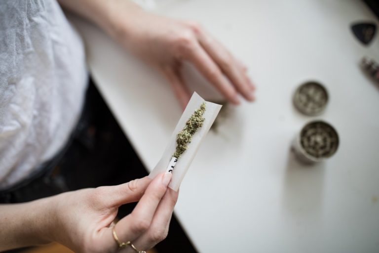 Agenţia Naţională Antidrog: judeţul Cluj se află în topul zonelor din România cu cei mai mulți consumatori de canabis ajunși la Urgențe 7 thought catalog 545969