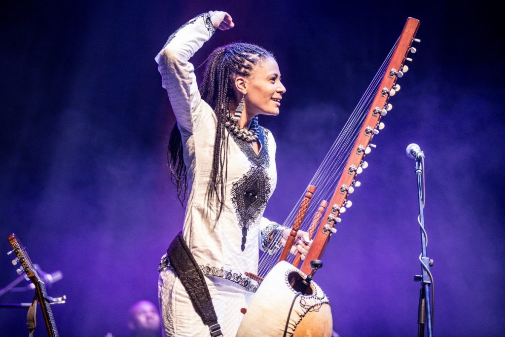 Prima cântăreață la kora din Africa, Sona Jobarteh, va concerta la Jazz in the Park