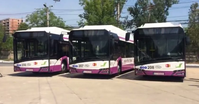 Zece autobuze electrice au fost puse în circulaţie, de astăzi, pe străzile din Cluj-Napoca
