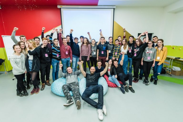 Se întâmplă în Cluj: elevi dimineața, antreprenori seara | iXperiment 2018