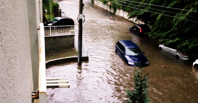 Furtună în Cluj-Napoca | Mai multe străzi au fost inundate