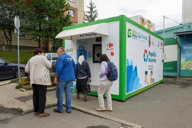 Aparate de colectare a deșeurilor reciclabile, amplasate în Cluj | Persoanele care reciclează vor primi recompense
