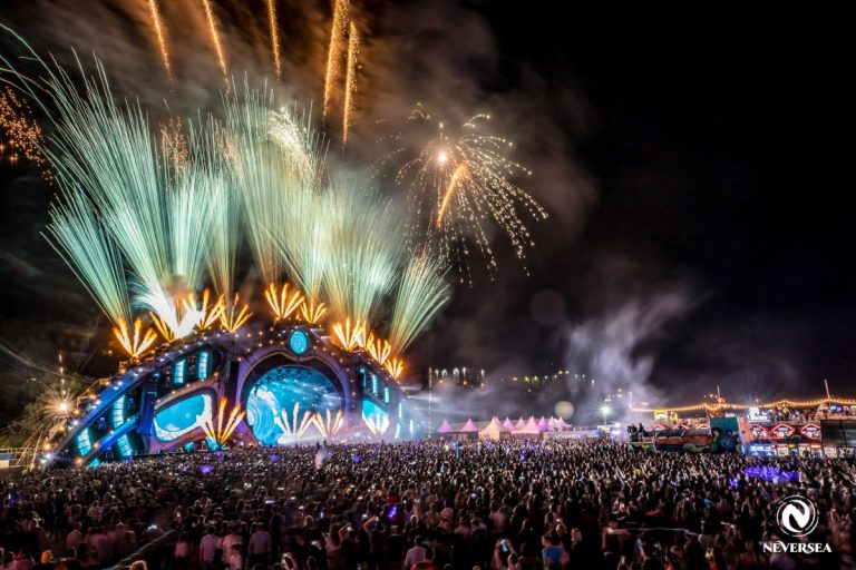 NEVERSEA va avea loc între 8 şi 11 iulie 2021 | Data a fost aleasă de fanii festivalului 7 Peste 48.000 de oameni prezenţi în prima zi de NEVERSEA | Hardwell: "România știe să se distreze, iar publicul de aici este extraordinar"