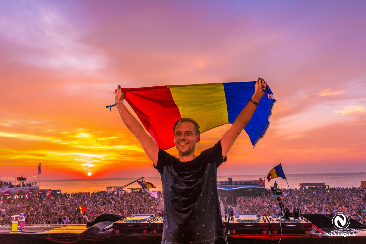 Peste 58.000 de oameni prezenţi în a treia zi de NEVERSEA | Armin van Buuren a mixat 5 ore, până la răsăritul soarelui