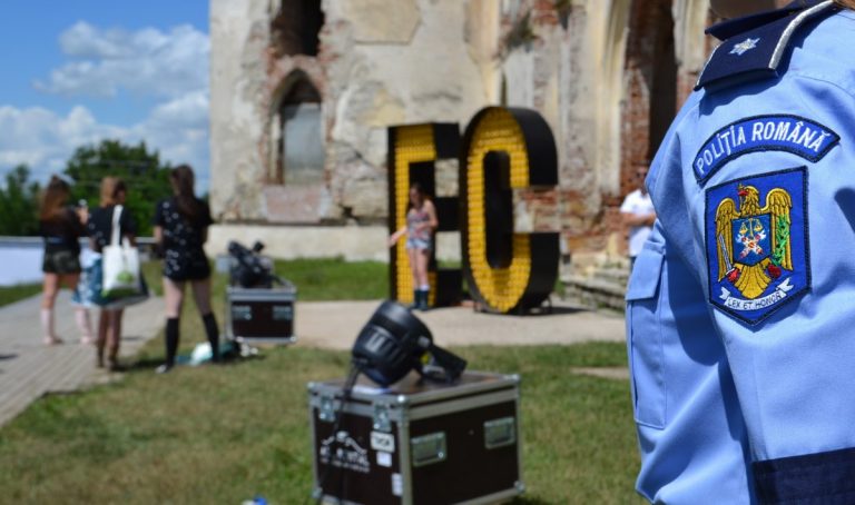 Peste 250 de poliţişti vor fi prezenţi zilnic la festivalul Electric Castle 5 Electric Castle | Peste 1000 de jandarmi, poliţişti, pompieri din Cluj-Napoca vor acţiona în cadrul festivalului