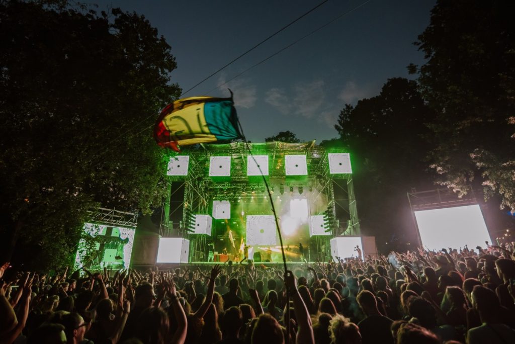 A fost anulat primul festival de muzică din România | Organizatorii vor returna banii pe bilete 1 27.000 de oameni prezenţi la festivalul AWAKE