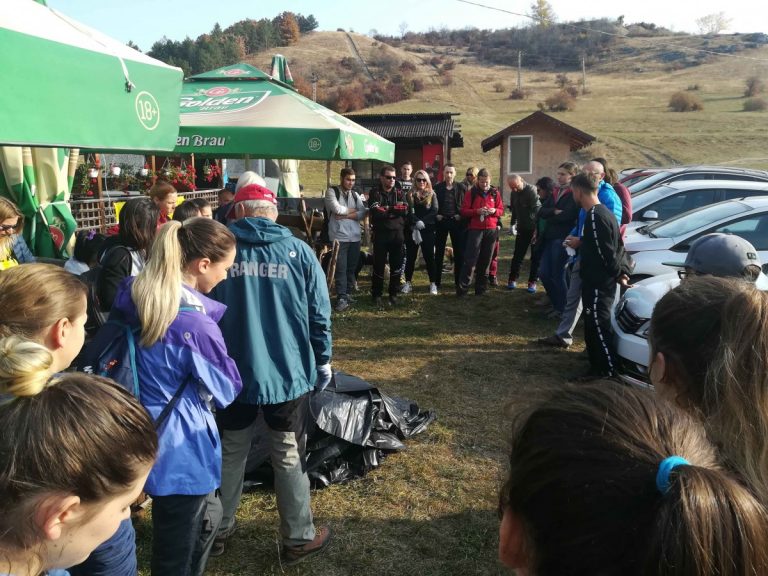 Acțiune de ecologizare în Cheile Turzii: s-au colectat aproape 50 de saci de deșeuri