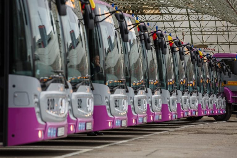 30 de autobuze Mercedes cu dotări de ultimă generație au fost puse în circulație azi la Cluj-Napoca